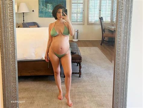 Kourtney Kardashian Big Tits Bikini Pregnant Fappenist