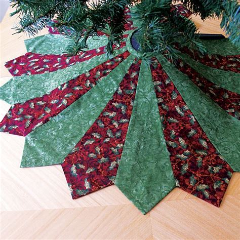 Christmas tree skirt pattern free. 20 Free Quilted Christmas Tree Skirt Patterns | Guide Patterns