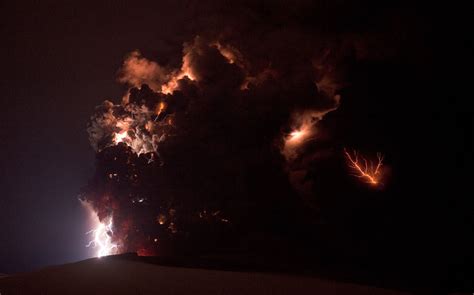 Irohsimaro National Geographic Iceland Volcano Lightning