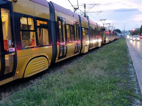 Nadjeżdża tramwaj do Wilanowa | Warszawa W Pigułce