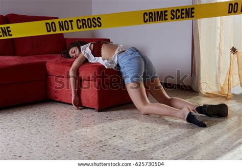 Crime Scene Imitation Lifeless Woman Lying Stock Fotografie 625730504