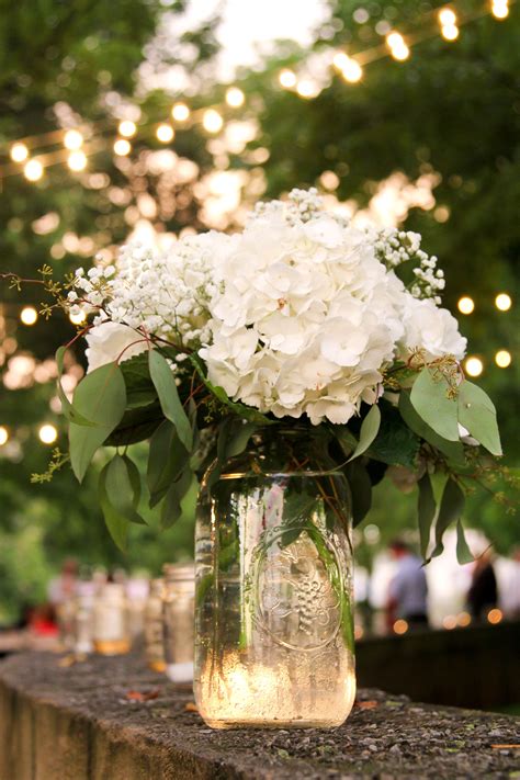 Simple Mason Jars with White Hydrangeas | Flower centerpieces wedding