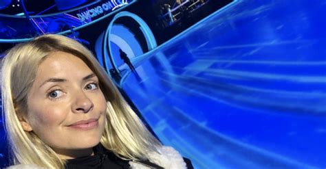 Holly Willoughby Shares Stunning Make Up Free Selfie Before Dancing On Ice Ok Magazine