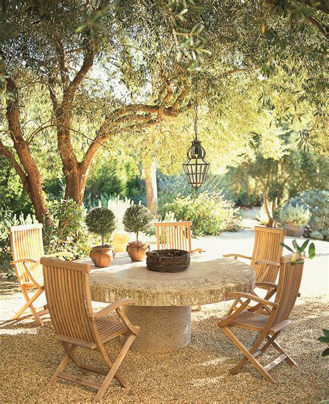 25 Thrifty Ways To Create Outdoor Dining Mediterranean Garden Design