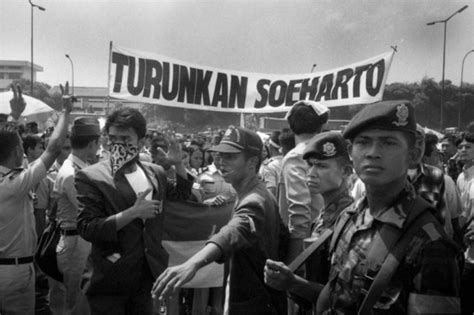 10 Penyebab Jatuhnya Pemerintahan Orde Baru Di Indonesia