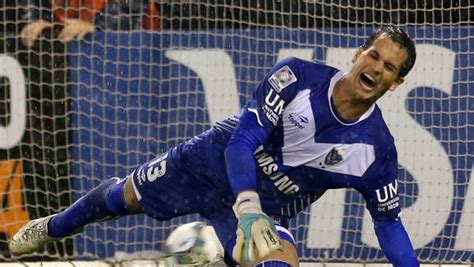 El arquero habló con el sitio oficial, en la previa a la final de la supercopa argentina frente a arsenal. El arquero Sosa anunció por Twitter que se va de Vélez