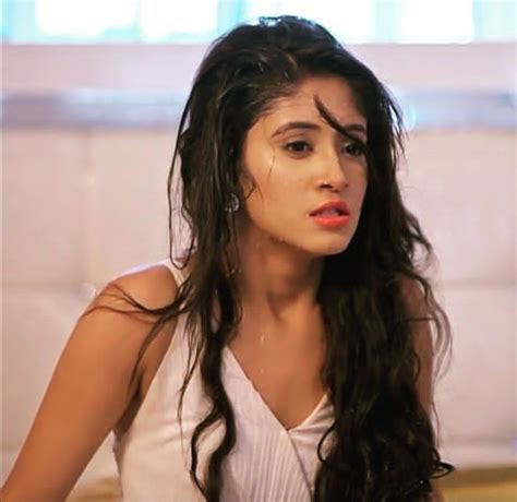 Naira shivangi joshi saree and dress images dp. Pin by BrijKishor Chaturvedi on naira | Shivangi joshi ...