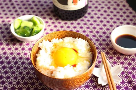 Un peu gay dans les coings Oeuf sur bol de riz comme au Japon