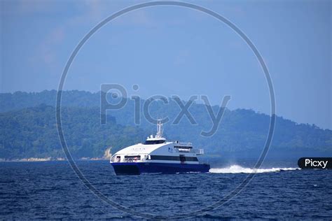 Image Of Water Yatch On Indian Ocean Er062457 Picxy