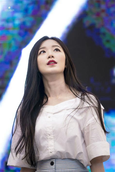 The group debuted on may 2, 2018 with their first extended play titled i am. Shuhua | Soyeon, Cantores, Kpop feminino