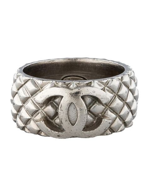 Chanel Quilted Cc Ring Silver Cha29449 The Realreal