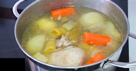 Caldo De Pollo Cómo Preparar Desgrasar Y Conservar El Caldo Cocina