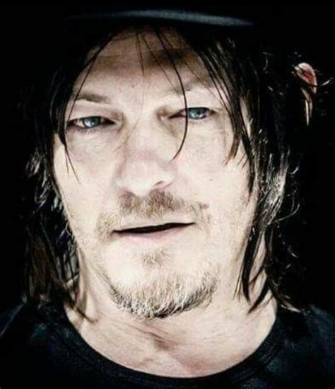 Pin By Zoë Dickinson On Twd And Beautiful Norman Reedus Norman Reedus Daryl Dixon Walking