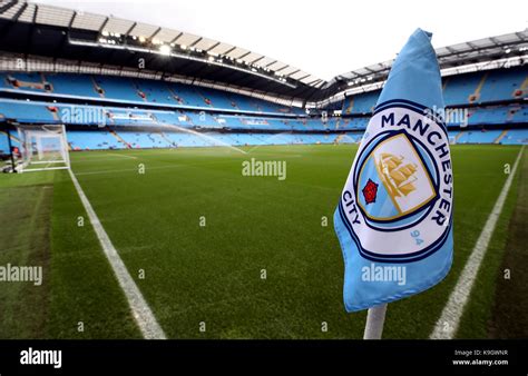 Manchester City Club Badge On Corner Flag Hi Res Stock Photography And