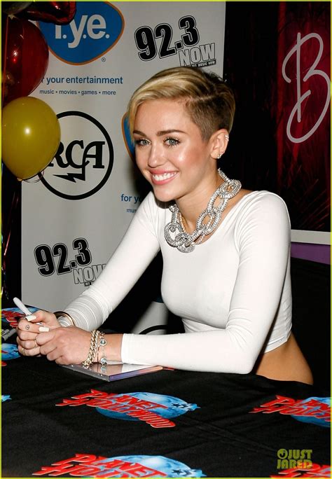 miley cyrus toned abs for bangerz album signing photo 2968626 miley cyrus pictures just