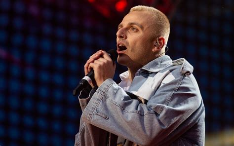 La classifica della serata finale. I cantanti di Sanremo 2021: Ghemon sul palco con la ...