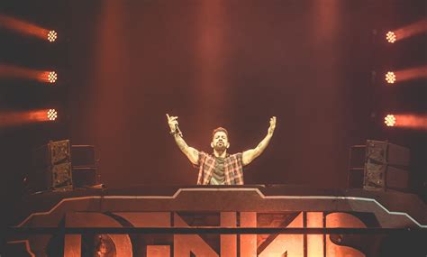 Dennis dj con 20 a�os ,con un estilo de musica funk carioca. Veja como eram feitos os hits do passado com o Dennis DJ ...