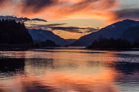 Columbia River Gorge At Sunset Taken In Hood River Or 3936x2624 Oc