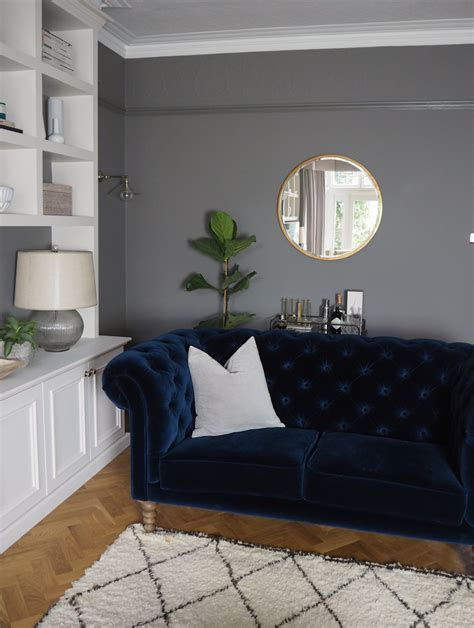 Navy with medium blue sofa the grey color at this living room is great for neutral color, especially when combined with light blue at some element like the wall and decorative element. 10 Grey & Navy Living Rooms To Inspire Your Next ...