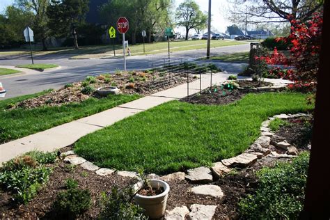 Any landscape edging products you will find at lowes or home depot are likely to be very similar. Decor: Cheap Landscape Border | Landscape Edging Ideas ...
