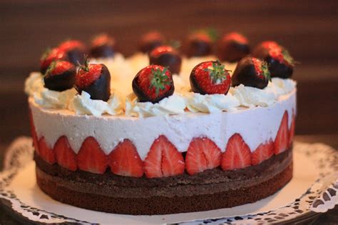 Für die füllung erdbeeren putzen, waschen und trocken tupfen. süße sünden: Erdbeer-Schoko-Torte