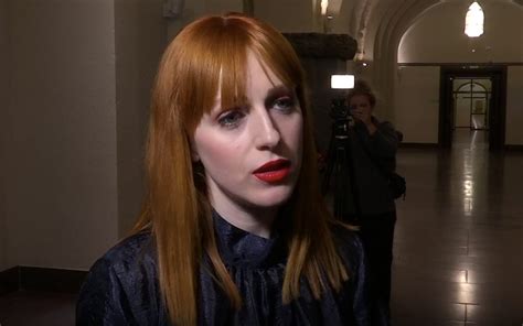 När slutade svenska kvinnor att kämpa? Cissi Wallin / Cissi Wallin Doms For Grovt Fortal Radio ...