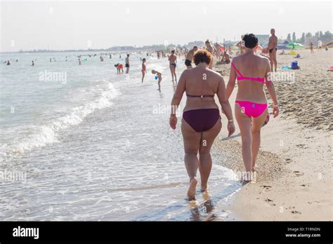 Ukraine Odessa Region Zatoka August Black Sea Beach Ordinary People On The Beach