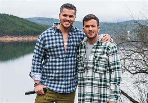 Playlist de david carreira 2021, la mejor musica cristiana online, discografia de david carreira , musica cristiana gratis para empezar el dia bendecidos, hermosas alabanzas y adoracion para. Unidos na dor: David e Mickael Carreira juntos na terra do pai