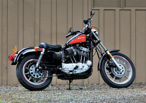 Feb — wie abwechslungsreich eine präsentation doch sein kann, wenn sich ein hersteller bemüht, ein feines rahmenprogramm zu schnüren. XR 750 : La Harley-Davidson la plus sportive - Belles Machines