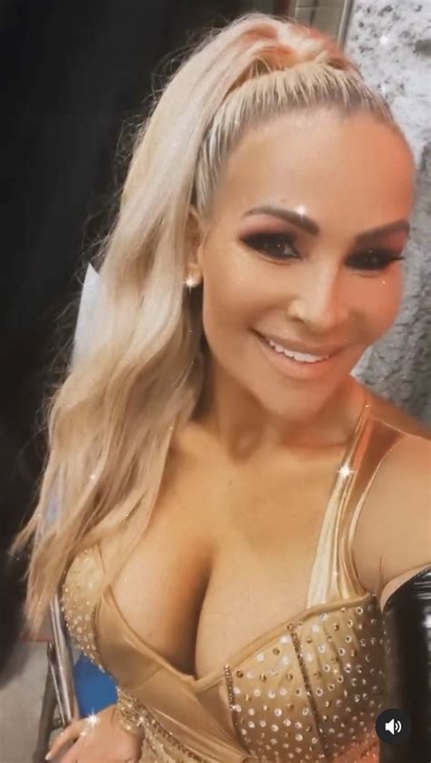 Wwes Natalya Neidhart And Sister Jenni Show Off Their Amazing Dips In