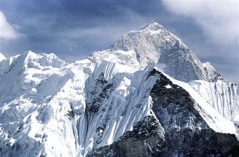 It peaks at 8,849 meters. Lot na Księżyc, czyli jak Polacy zdobyli Mount Everest ...