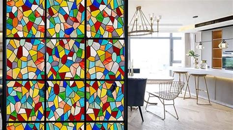 También la decoración del interior de tu cocina despierta el apetito, porque, ya lo decora tu cocina de manera original con este autoadhesivo de vinilo con divertido diseño de un ser deforme con la boca abierta, como dispuesto a. vinilo-cristal| Handfie DIY