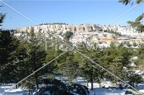 אירוע האופניים של ירושלים, שלושה מסלולי רכיבה מרהיבים ומאתגרים. תמונה של ירושלים מושלגת, מאגר תמונות,איורים, ציורים, | picjew