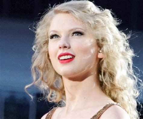 Taylor Swift Biografi Coretan