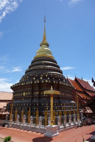 เปิดประวัติ พี่หญิงลี พระมหาเทวีเจ้าแห่งเมืองทิพย์พี่หญิงลี หรือ พระ. Bloggang.com : ชีริว : เที่ยวเมืองลำปาง อดีตเขลางค์นคร