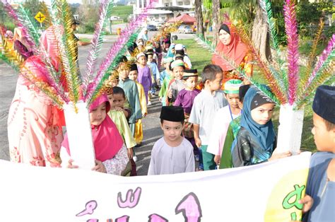 Maulidur rasul yang disambut pada 12 rabiulawal selain itu, jakim juga akan menganjurkan pertandingan video kreatif maulidur rasul saw apa yang pasti, tema ini membawa pengertian yang begitu mendalam buat umat islam di malaysia. itu ini sana sini: Salam Maulidur Rasul