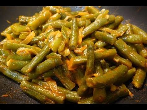La habichuela (phaseolus vulgaris), también llamada frijol, frejol, judía, poroto, chingadilla, grano, pocha, faba, chícharo, caraota o alubia. HABICHUELAS COMPUESTAS (Ejotes deliciosos) - YouTube ...