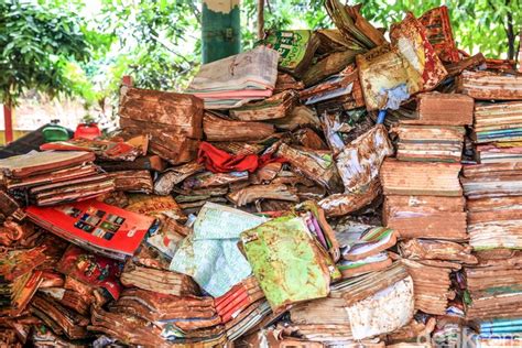 Buku Di Perpustakaan Sangatta Utara Banyak Rusak Akibat Banjir