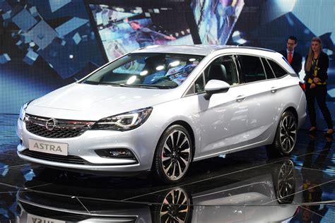 Specify your launch date, orbit and satellite size. New Vauxhall Astra Sports Tourer estate pictures | Carbuyer