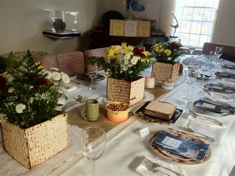 Decorating loungeroom for pesach : 2012 Passover table with my Matzoh vases | Passover seder ...