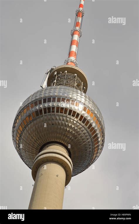 Berliner Fernsehturm Fotos Und Bildmaterial In Hoher Auflösung Alamy
