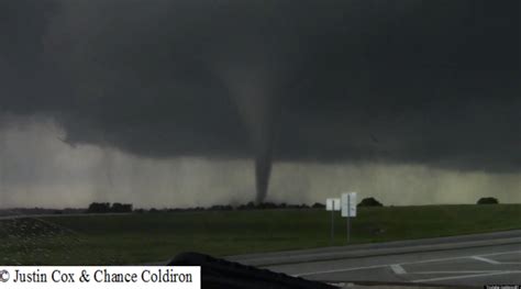 What happened in the youtube video tornado? Moore Tornado Video Shows Violent Twister Moving Across ...