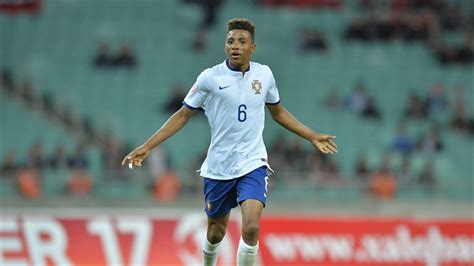 Gedson fernandes, 22, from portugal sl benfica, since 2018 central midfield market value: Man Utd consider move to sign midfielder with £84million ...