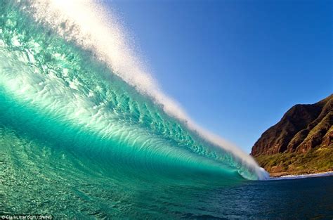 Revealed How Surfer Photographer Captures The Precise Moment The World
