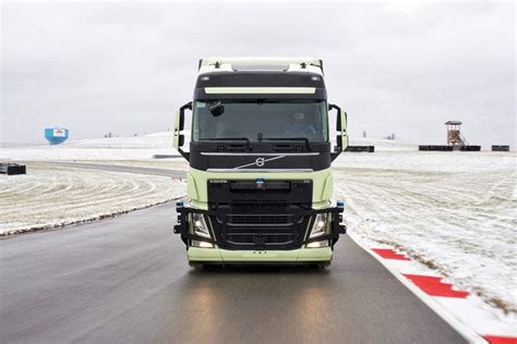Volvo Autonomous Partners With Aurora To Develop Self Driving Rigs For