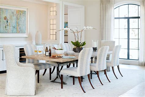 20 Fantastic Traditional Dining Room Interiors That Sparkle With