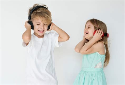 Premium Photo Kids Listening To Music