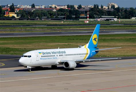 Ukraine international airlines pjsc, often shortened to uia, is the flag carrier and the largest airline of ukraine, with its head office in kyiv and its main hub at kyiv's boryspil international airport. Ukraine International Airlines B 737-4Z9 UR-GAO bei der ...
