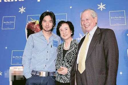 莫文蔚 karen mok, hong kong. 莫文蔚踢爆冯德伦恋徐若瑄 父母与旧爱尴尬同场-搜狐娱乐