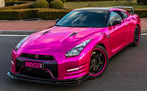 Woah Chrome Pink Nissan Gt R And Maserati Quattroporte